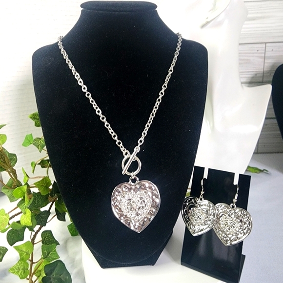 Silver Heart Necklace and Earrings Set Toggle Clasp New - Picture 1 of 7